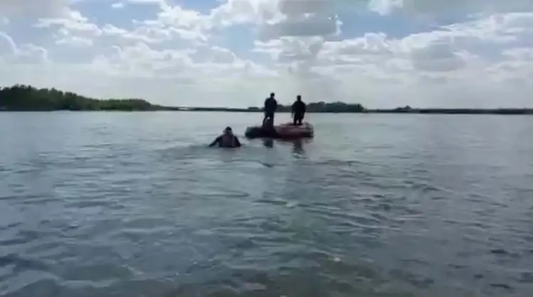 На Сырдарье 139 человек ищут тело утонувшей девочки