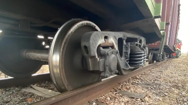 На станции Аспара восстановили движение поездов после схода вагонов