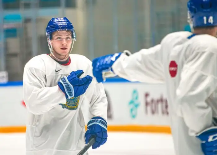 Хоккеисты сборной Казахстан вернулись на лёд после карантина