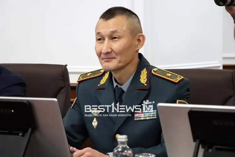 "Преждевременно прыгали": министр по ЧС РК Шарипжанов высказался о пожаре в Алматы