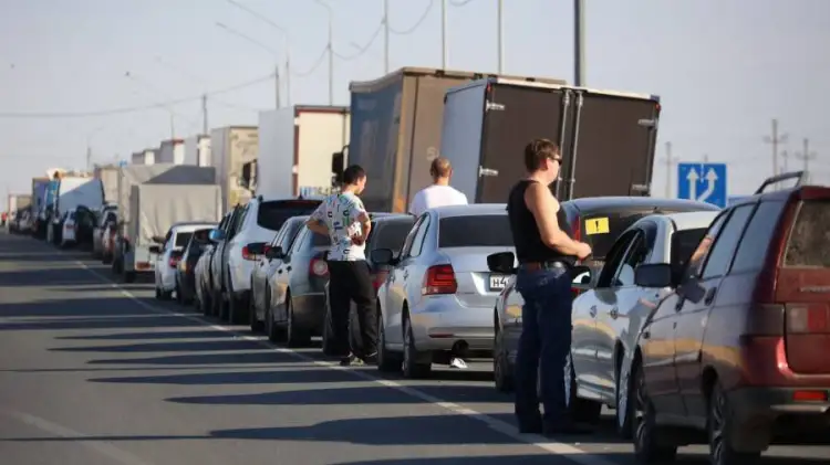 Как казахстанцы начали зарабатывать на уклонистах от мобилизации в России 