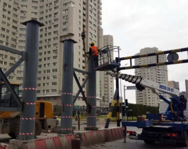 В Астане открывают проспект после установки балок LRT