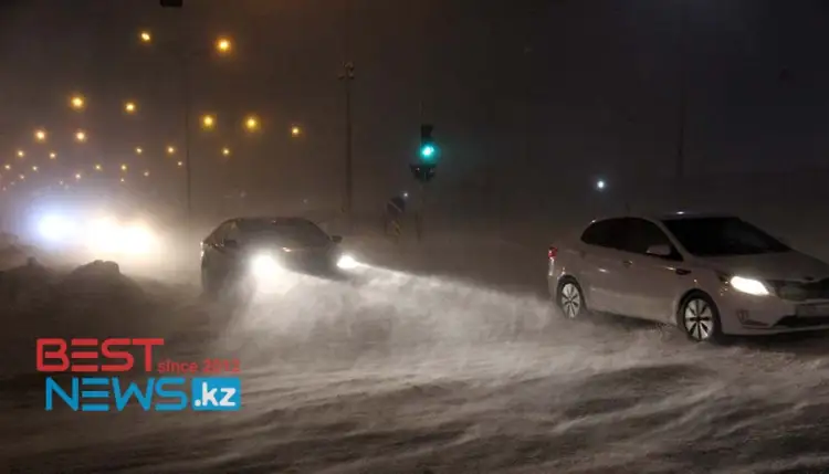 Снежный шторм и метель не напугали водителей в Нур-Султане