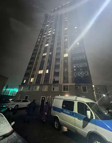 В Астане нашли тело девочки под окнами высотки