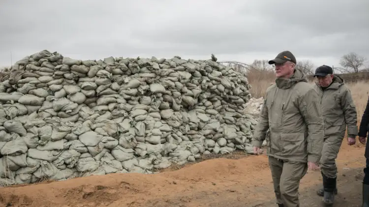Под Петропавловском возвели дамбу высотой 1,5 метра