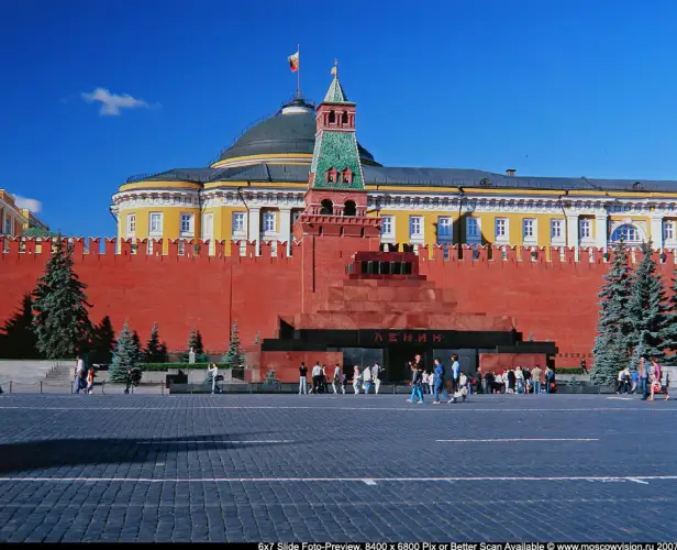 Путин о теле Ленина в Мавзолее: "Не надо трогать"