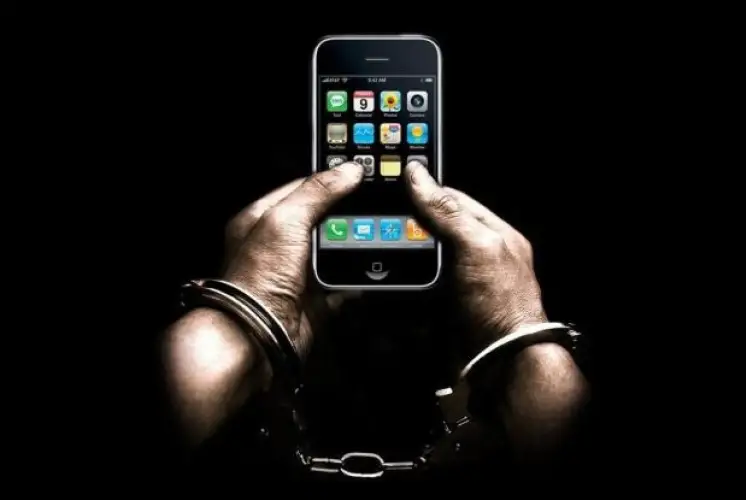 Житель Астаны дал позвонить iPhone незнакомцу и лишился смартфона