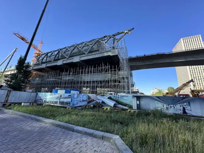 Аким Астаны назвал сроки завершения строительства LRT