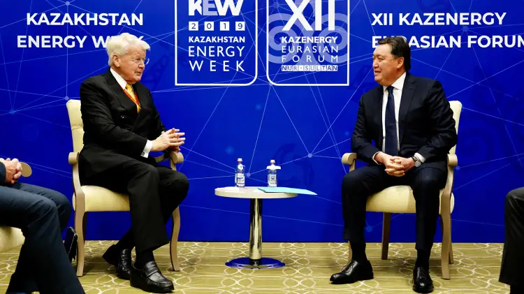 Аскар Мамин принял участие в пленарном заседании XII Евразийского форума Kazenergy