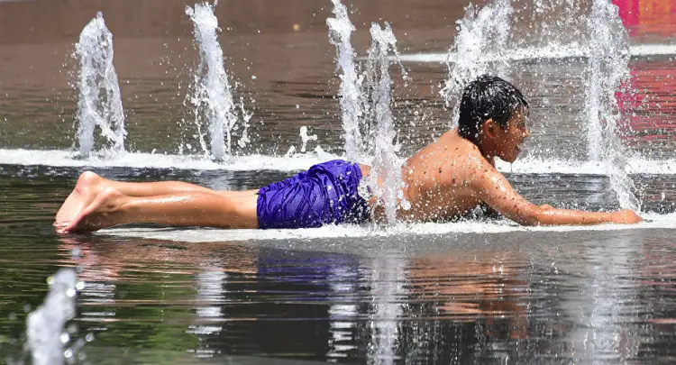 В 11 областях Казахстана ожидается сильная жара и ветер