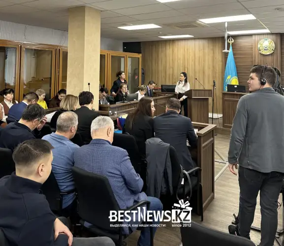 Пробитая дверь, волосы Нукеновой: суд приступил к исследованию материалов уголовного дела в отношении Бишимбаева