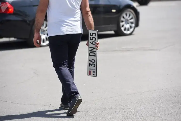 «Отменить двойные налоги»: Казахстан направил в Армению список зарегистрированных авто