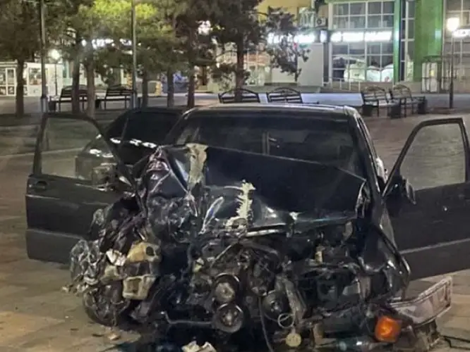 Нетрезвый житель Костаная протаранил столб и попал под арест - фото