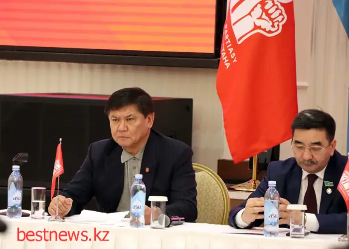 Ермухамет Ертысбаев возглавил Народную партию Казахстана