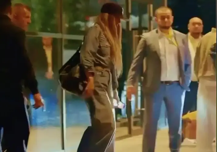 Дженнифер Лопес прилетела в Астану