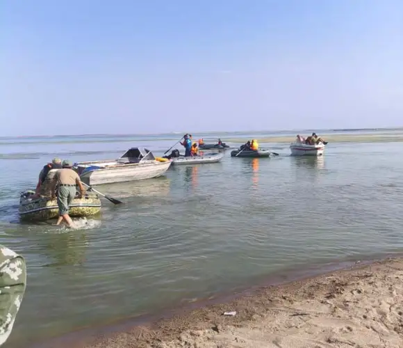 Еще пять воинских частей подключили к поискам вертолета в Алматинской области