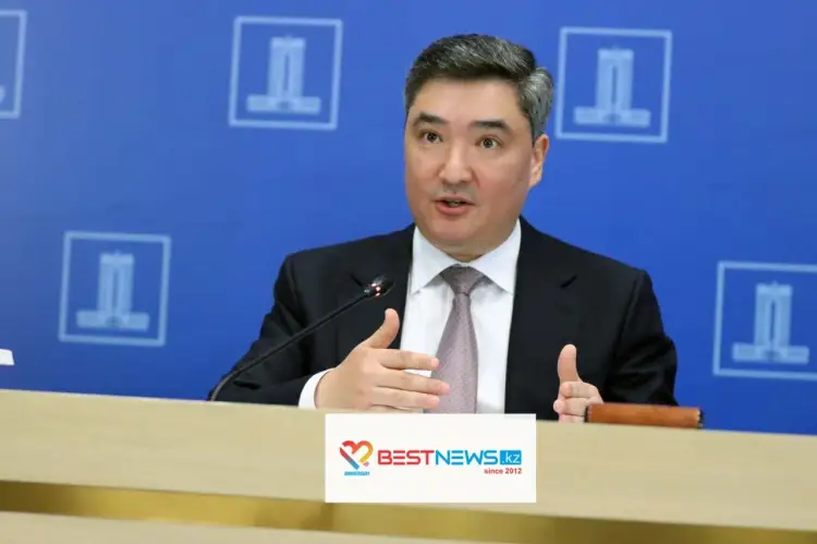 Олжас Бектенов назвал два сценария для курса доллара в Казахстане