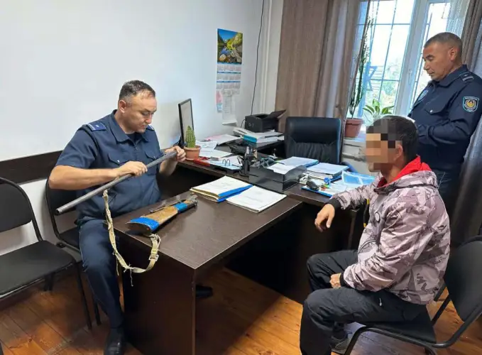 Жители Туркестанской области заработали 8 млн за сданное оружие