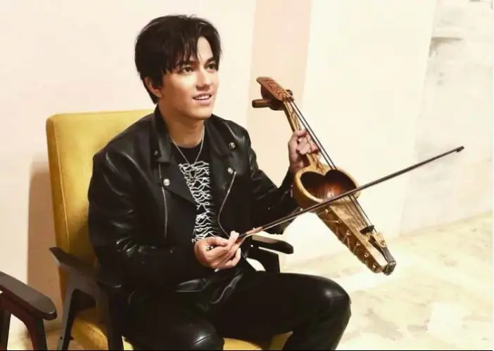 Стартовала продажа билетов на онлайн-шоу Димаша