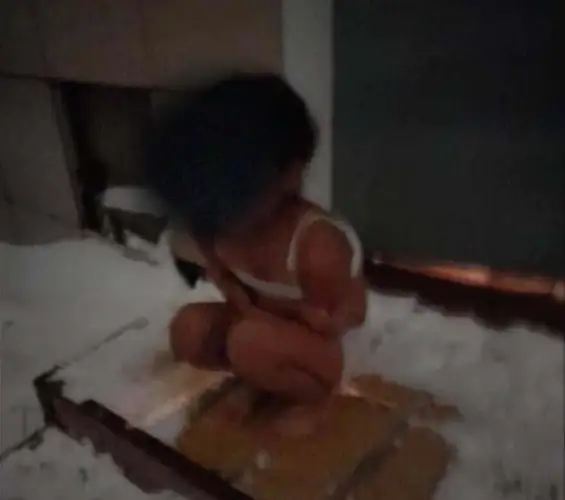 «Наказала за прищепки»: астанчанка выгнала 8-летнюю дочь на мороз