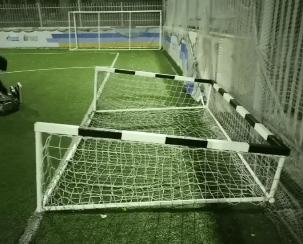 В Астане умер школьник после падения футбольных ворот