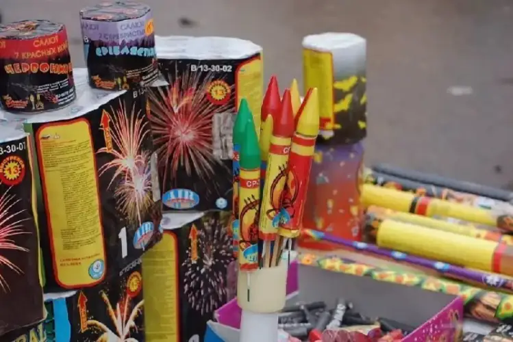 В Нур-Султане выявляют незаконную продажу пиротехнических изделий