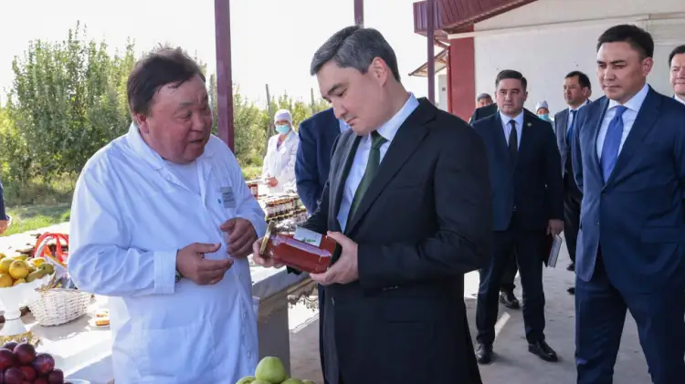 Олжас Бектенов посетил несколько предприятий в Шымкенте